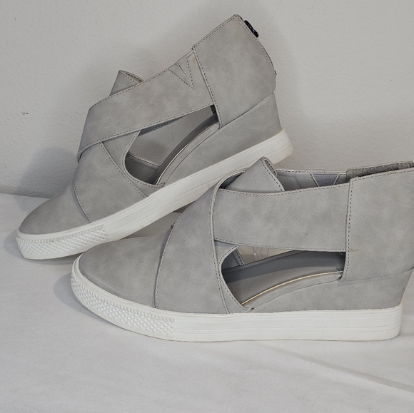Hidden Wedge Gray Faux Leather Zipper Back Sneakers, Women's Size 10 - Picture 3 of 5